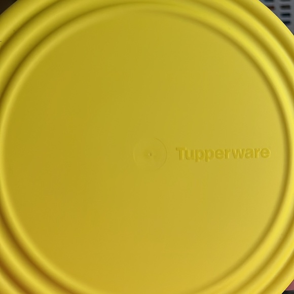 😍 New Tupperware set of 5 yellows bowl/ containers. - Picture 2 of 4